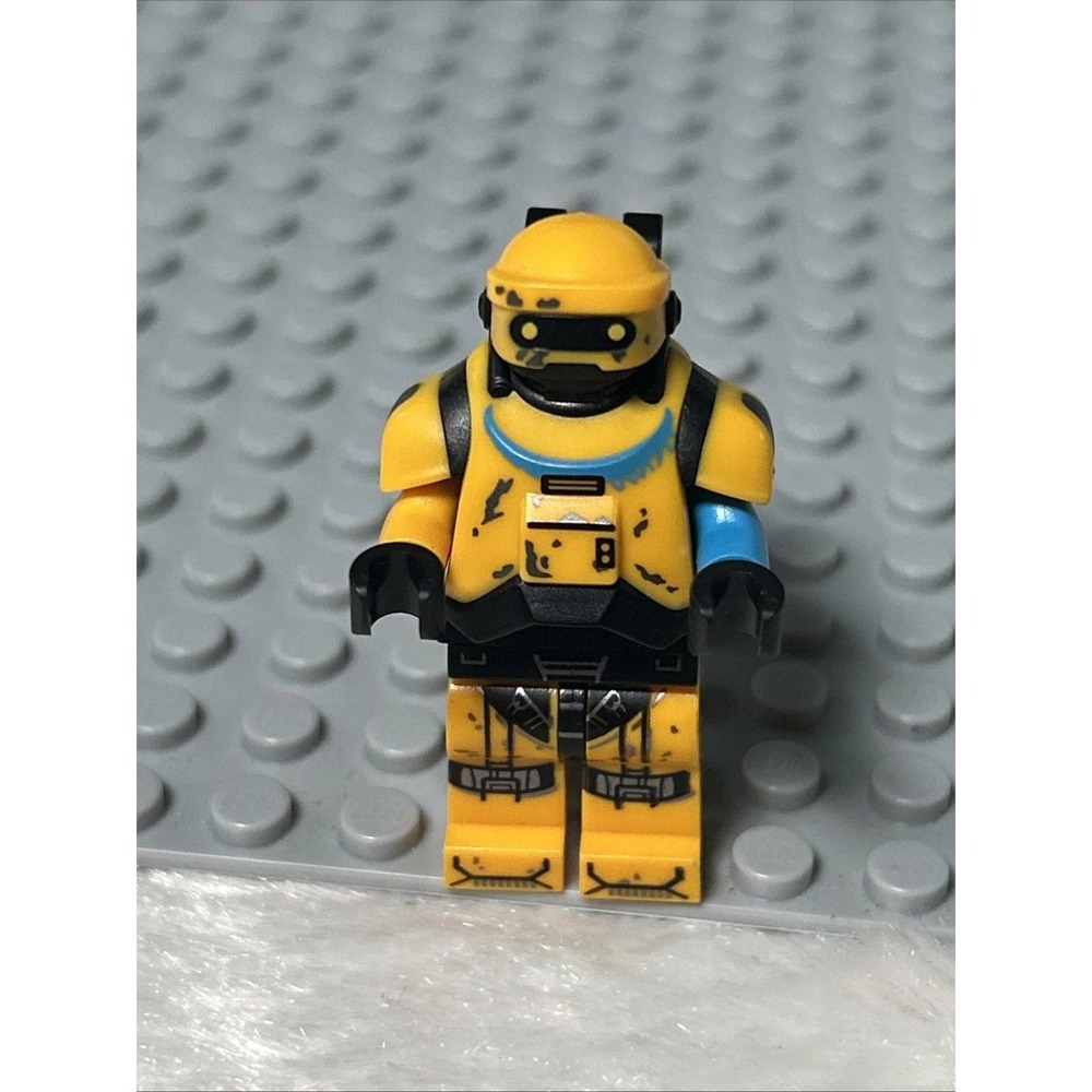 LEGO Galaxy Squad Robot Sidekick Minifigure Yellow Black Blue Arm 70704 70709